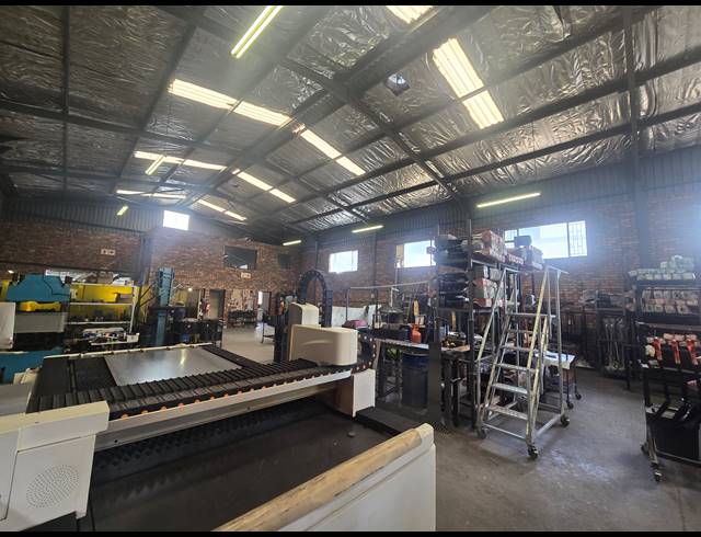 550M² WAREHOUSE TO LET IN ANDERBOLT